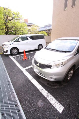 レオネクストこぶしの駐車場