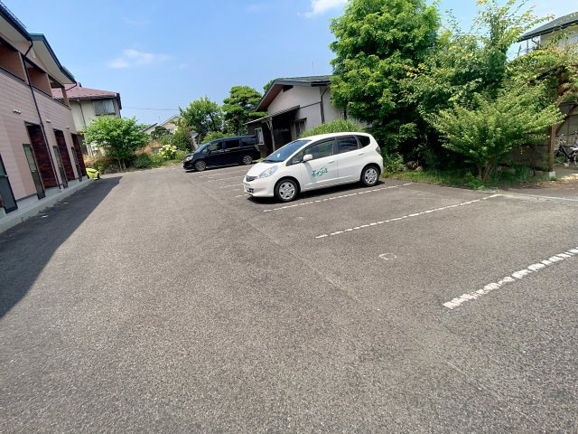 シャロームの駐車場