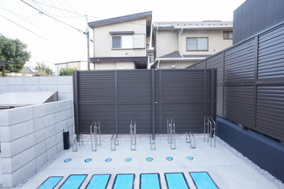 【その他共用部分】 | Heritage | エントランス前の自転車置き場です