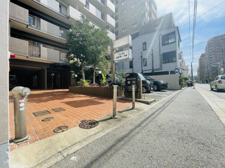 【エントランス】 | レトロで落ち着きのあるエントランス。きちんと手入れされています