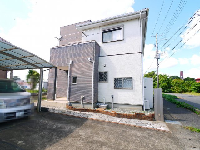 東金市士農田　中古戸建の外観|平成18年4月築 土地約95坪オール電化 車駐車4台可カーポート付き リビング約26帖スケルトン階段