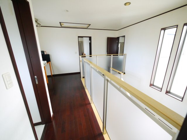 東金市士農田　中古戸建の内装|平成18年4月築 土地約95坪オール電化 車駐車4台可カーポート付き リビング約26帖スケルトン階段