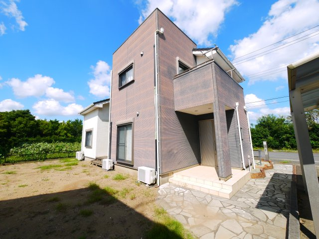 東金市士農田　中古戸建の外観|平成18年4月築 土地約95坪オール電化 車駐車4台可カーポート付き リビング約26帖スケルトン階段