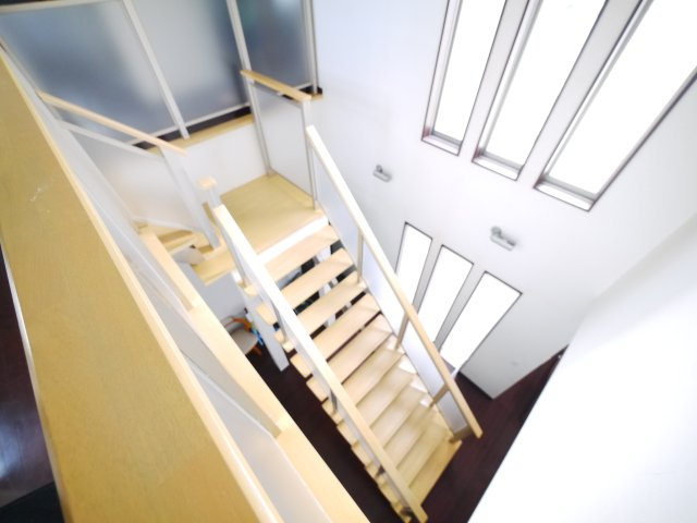 東金市士農田　中古戸建の内装|平成18年4月築 土地約95坪オール電化 車駐車4台可カーポート付き リビング約26帖スケルトン階段