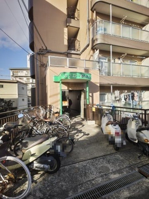 【エントランス】 | オスカー桜木A | 建物の内部です