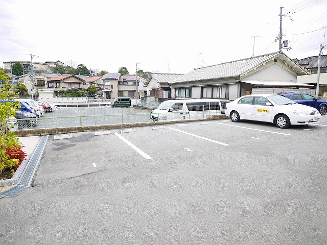 グレイスコートの駐車場