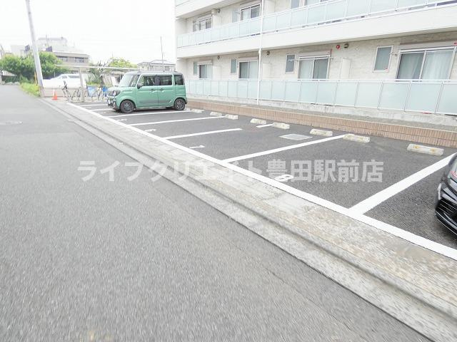 リブリ・フローレス壱番館の駐車場