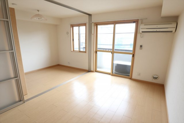 クレールレセンテA棟の居間・リビング