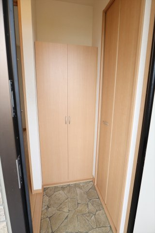 クレールレセンテA棟の玄関