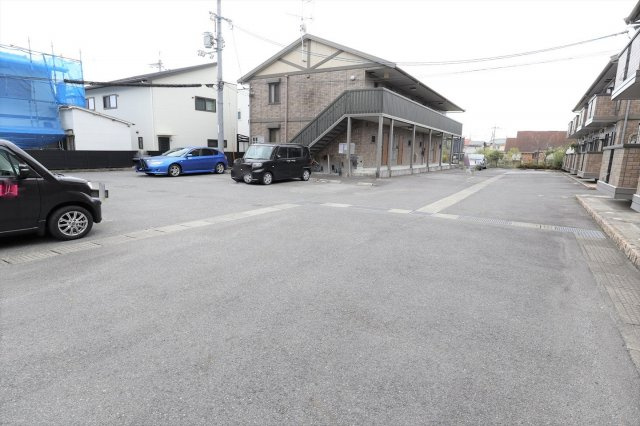 クレールレセンテA棟の駐車場