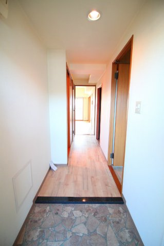 オスプリー塩屋の玄関