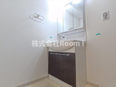 【洗面所】 | カーサラピス | ゆったりとスペースのある洗面所