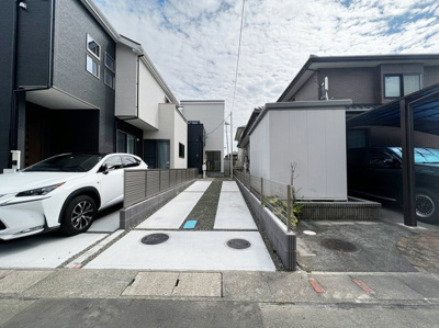 【外観】 | RiccaKIS若林区荒井2期 | 道路幅6ｍ、交通量も少ないので、運転苦手な方でもゆっくり駐車可能です。