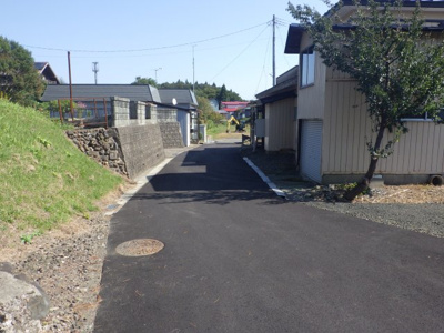 【前面道路含む現地写真】 | 大館市岩瀬字赤沼・中古住宅