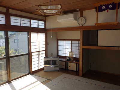 【居間・リビング】 | 大館市岩瀬字赤沼・中古住宅