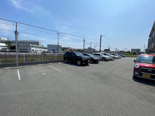 ブランジュールの駐車場