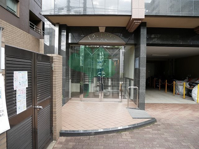 エンクレスト天神南のエントランス