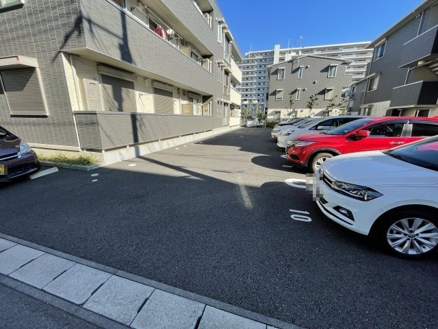 リノアイーナの駐車場