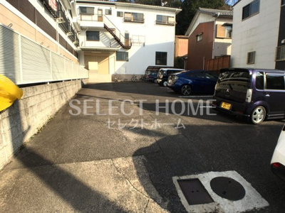 【駐車場】 | ハートヒルズ伊賀 | 駐車場があるので、車を買う予定の方も安心です