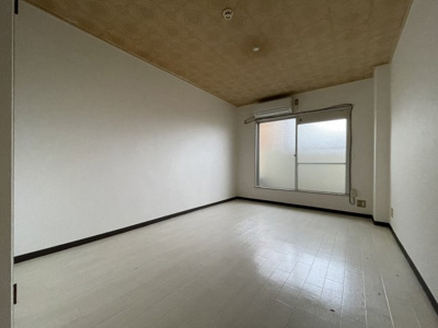 【居間・リビング】 | 第一嵯峨ハイツ | 明るくてきれいなお部屋です。