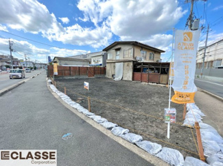 【前面道路含む現地写真】 | 宇治市宇治戸ノ内　売土地　建築条件付き | 徒歩5分圏内にスーパーが2カ所あるので、調味料が切れたときなど、急に必要になったものがあるときにすぐに買い物に行けます。