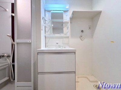 【独立洗面台】 | ハーモニーテラスケー | 独立洗面台、小物を置くことができて便利です