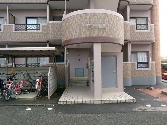 熊本市中央区八王寺町の賃貸マンションのエントランス