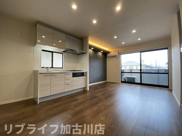 加古川市尾上町口里のアパートの居間・リビング