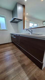 【キッチン】 | 新築建売　盛岡市南仙北 | 料理中もお子様を見守れる対面式キッチン。