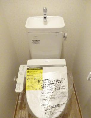 【トイレ】 | f-cube 1st Toyonaka | ※同タイプの写真となり、実際のお部屋とは異なる場合があります