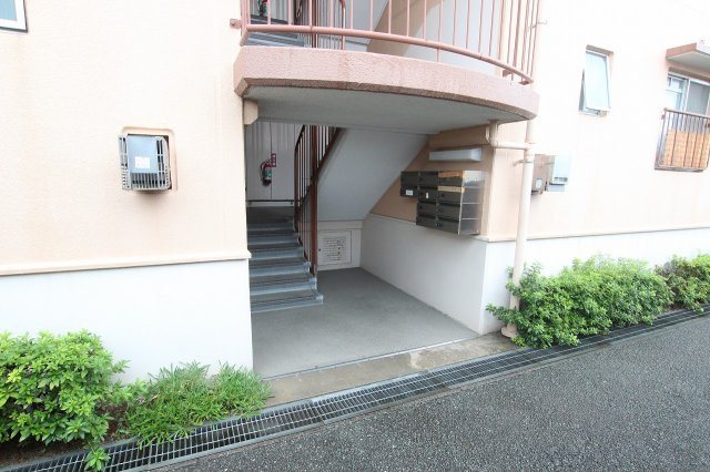 エメラルドマンション松島のエントランス