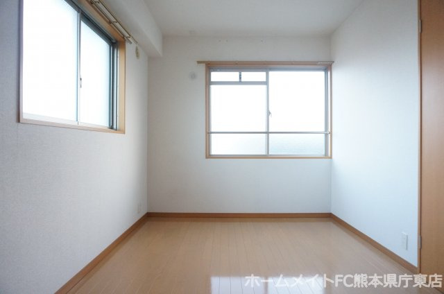 熊本市東区月出７丁目の賃貸マンションの洋室