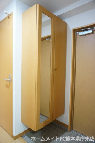 熊本市東区月出７丁目の賃貸マンションの玄関