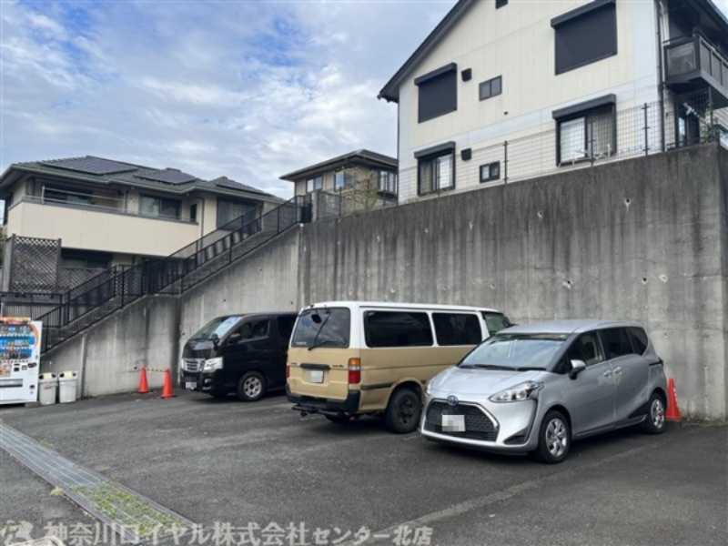 【駐車場】