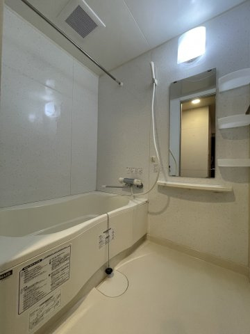 イーストアベニューの浴室|独立したバスルーム　ランドリーパイプ付き