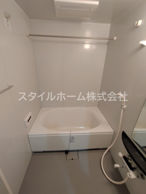 【浴室】 | ウーノマリート | 別部屋写真です。