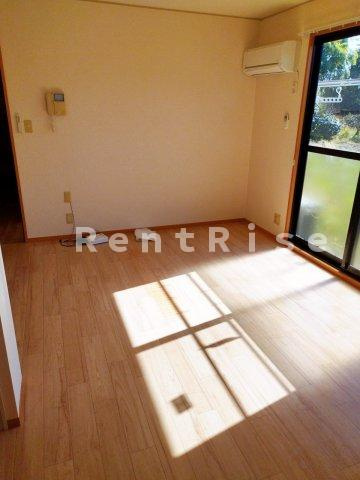 Ｓｅｊｏｕｒ Ｎａｗａの居間・リビング