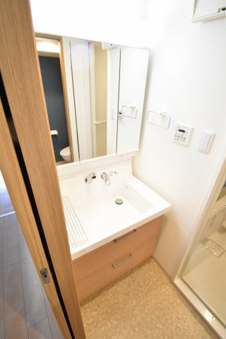 モノトーン難波の洗面所