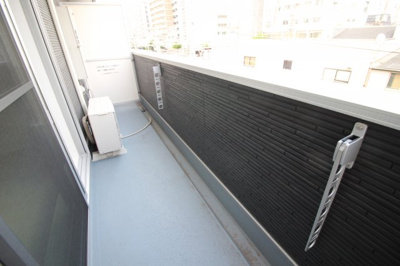 【バルコニー】 | KTIレジデンス阿倍野 | お洗濯にも便利なバルコニー付き