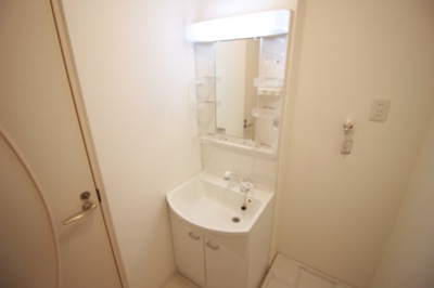 【独立洗面台】 | KTIレジデンス阿倍野 | 使いやすい独立洗面台です　シャンプードレッサー付き洗面台