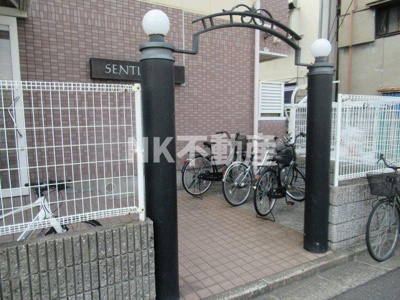 【エントランス】 | SENTIA八戸ノ里（八戸ノ里賃貸） | 落ち着いたエントランスです