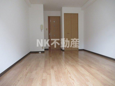 【居間・リビング】 | SENTIA八戸ノ里（八戸ノ里賃貸） | 洋室です