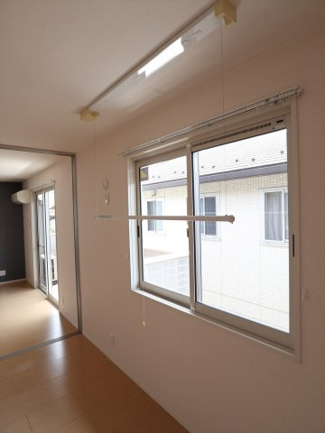 フラワーハイム寺家の設備|室内物干し