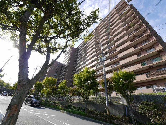 ライオンズマンション鈴蘭台壱番館の外観|落ち着いた雰囲気の外観です