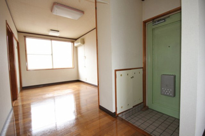 【居間・リビング】 | AKIハウス | こちらのリビングで趣味の時間をお楽しみください
AKIハウス１　103号室　平成24年1月6日


