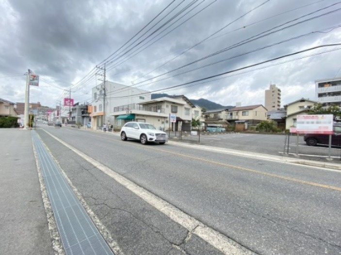 売土地　上安2丁目の前面道路含む現地写真