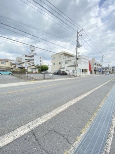 売土地　上安2丁目の前面道路含む現地写真