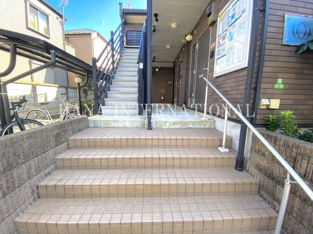 トレゾールKSのエントランス