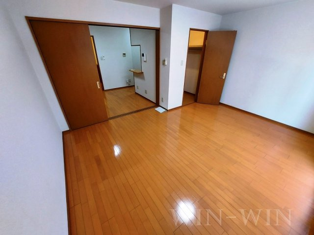 ブロードタウン神野 Eの寝室