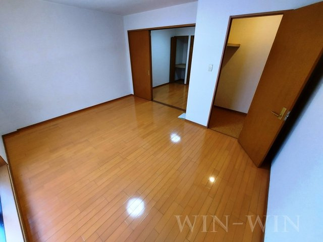 ブロードタウン神野 Eの寝室